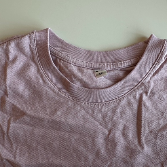 Uniqlo Tshirt purple - Picture 2 of 2